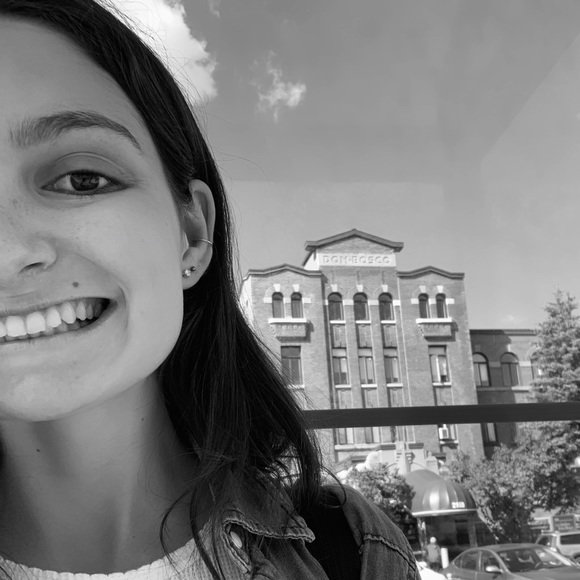 Meet your Posher, Maïka - Picture 1 of 1